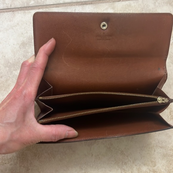 Louis Vuitton monogram authentic long wallet - Picture 4 of 9